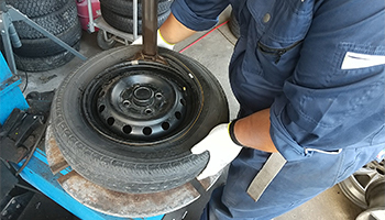 タイヤ割り作業