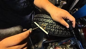 タイヤ取り付け作業